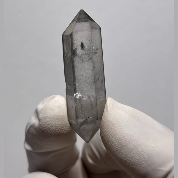 Quartz crystal from Yunnan, 4.7 cm across, raw mineral specimen, photo 2 of 6