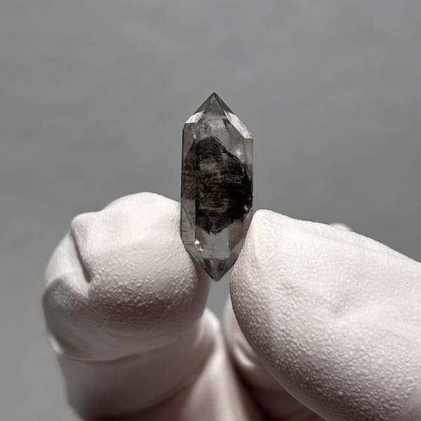 Quartz crystal from Yunnan, 2.1 cm across, raw mineral specimen, photo 2 of 5