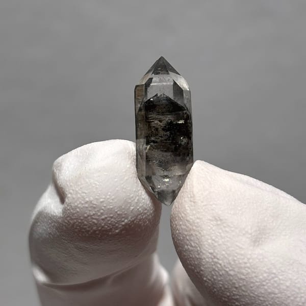 Crystal of quartz from Yunnan, one-of-a-kind specimen, photo 3 of 5