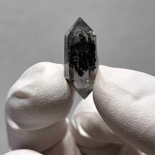 Quartz double-terminated crystal from Yunnan, China, natural mineral specimen, photo 1 of 5