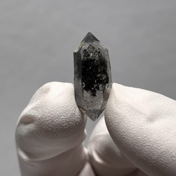 Quartz crystal from Yunnan, 2.4 cm across, raw mineral specimen, photo 2 of 5