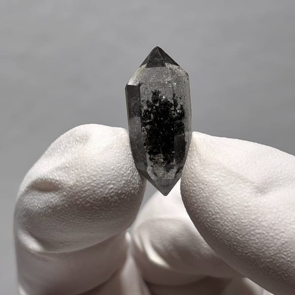 Double-terminated crystal of quartz from Yunnan, one-of-a-kind specimen, photo 3 of 5