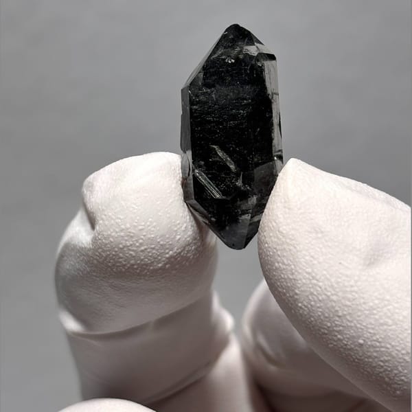 Quartz crystal from Yunnan, 2.5 cm across, raw mineral specimen, photo 2 of 5