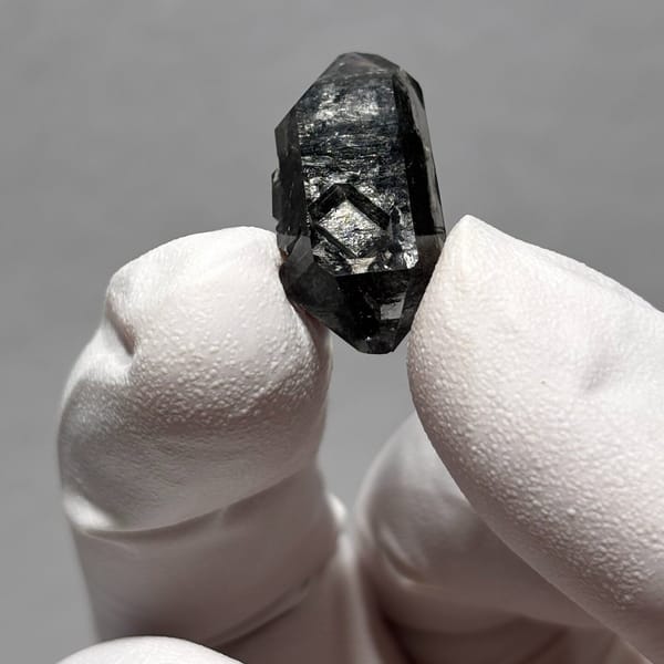 Crystal of quartz from Yunnan, one-of-a-kind specimen, photo 3 of 5
