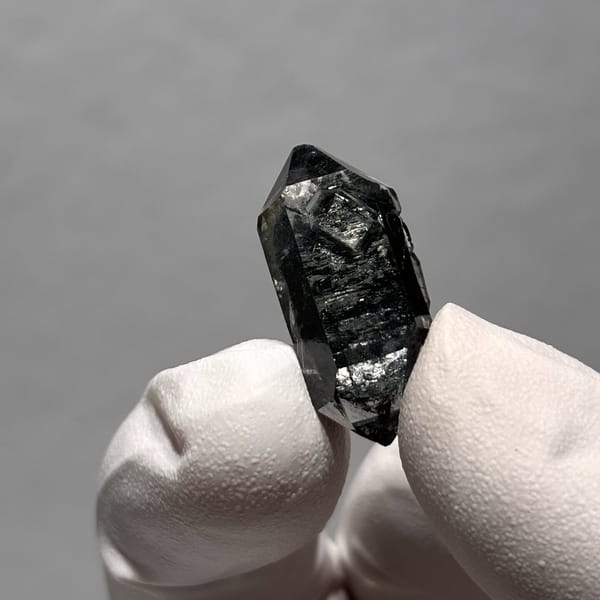 Quartz crystal from Yunnan, natural mineral for display, photo 5 of 5
