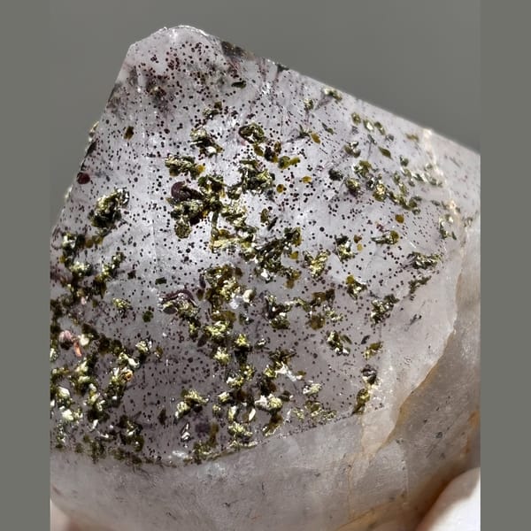 Crystal of quartz with epidote from Sichuan, one-of-a-kind specimen, photo 3 of 5