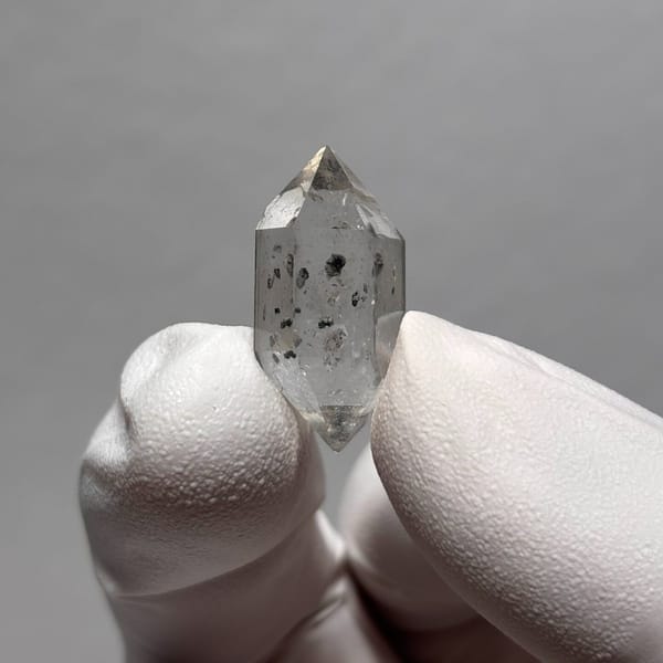 Quartz crystal from Yunnan, 2.4 cm across, raw mineral specimen, photo 2 of 5