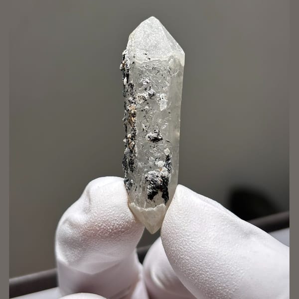 Quartz crystal from Inner Mongolia, 4.7 cm across, raw mineral specimen, photo 2 of 5