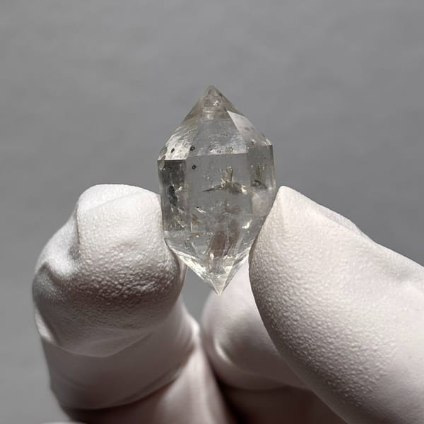 Quartz crystal from Yunnan, 2.5 cm across, raw mineral specimen, photo 2 of 5