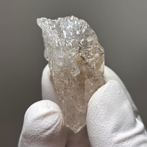 Quartz crystal from Jinkouhe, 4.1 cm across, raw mineral specimen, photo 2 of 5