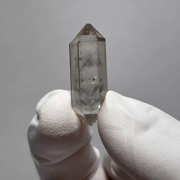 Double-terminated quartz crystal with inclusions from Yunnan — alternate view