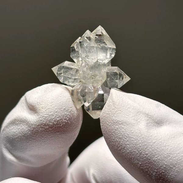 Double-terminated quartz crystal cluster from Yunnan — alternate view
