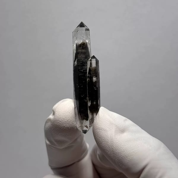 Long double-terminated Yunnan quartz with a frosty core — complete view
