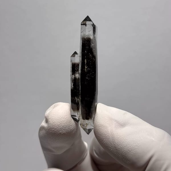 Long double-terminated Yunnan quartz with a frosty core — alternate view