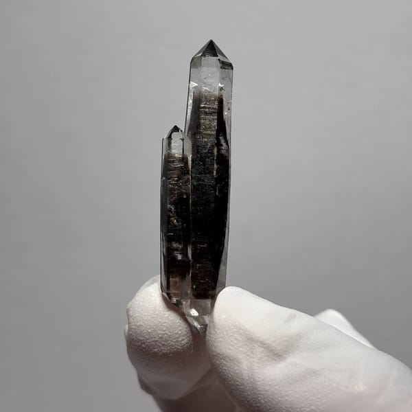 Long double-terminated Yunnan quartz with a frosty core — detail view