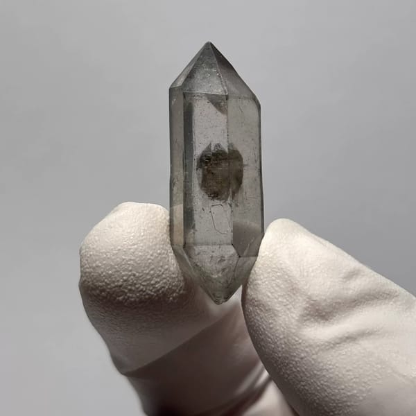 Clear Quartz Double-Terminated Crystal Yunnan 3.4 cm — complete view