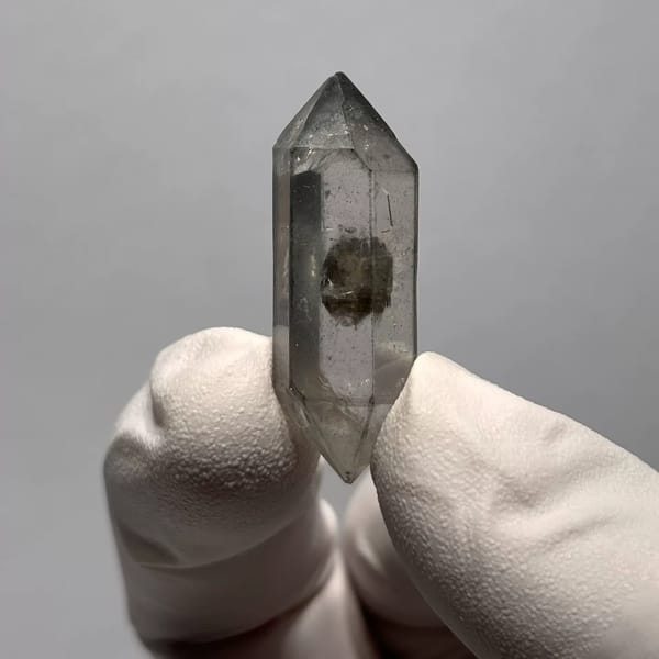 Clear Quartz Double-Terminated Crystal Yunnan 3.4 cm — detail view