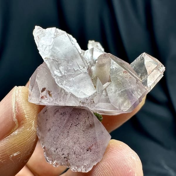 Lilac quartz floater with green epidote inclusions from Sichuan, China, close-up of the crystal faces