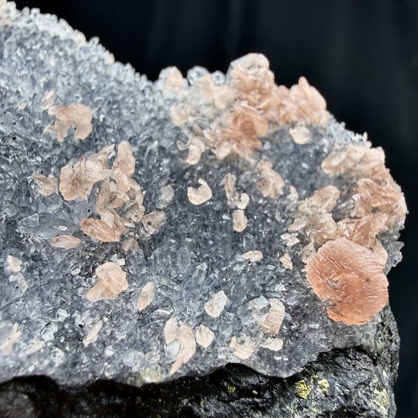 Blue-rimmed fluorite cube on grey quartz with pink rhodochrosite from Wuzhou, Guangxi, China, reverse side