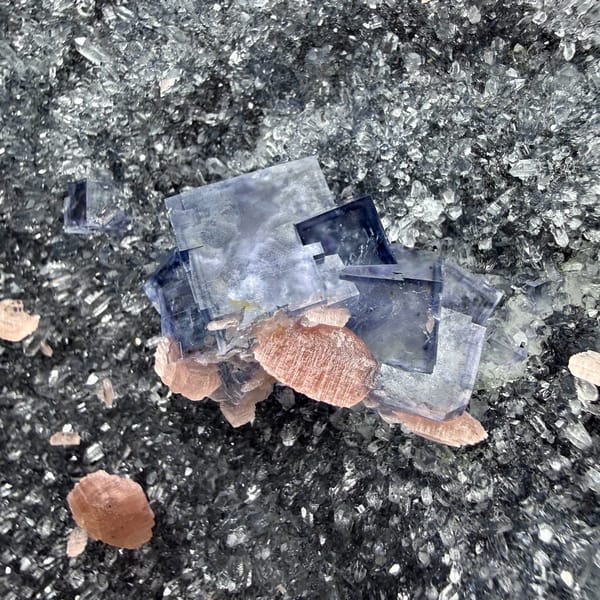 Blue-and-white porcelain fluorite cubes on quartz with rhodochrosite from Wuzhou, Guangxi, China, reverse side