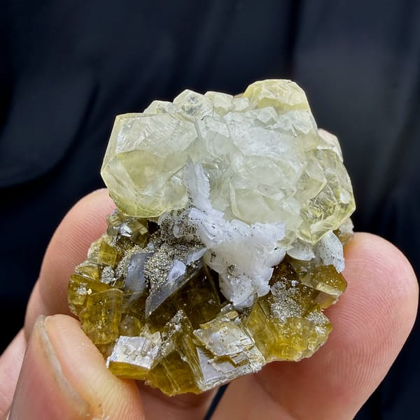 Yellow calcite rosette on brown siderite and dolomite from Guizhou, China, second angle