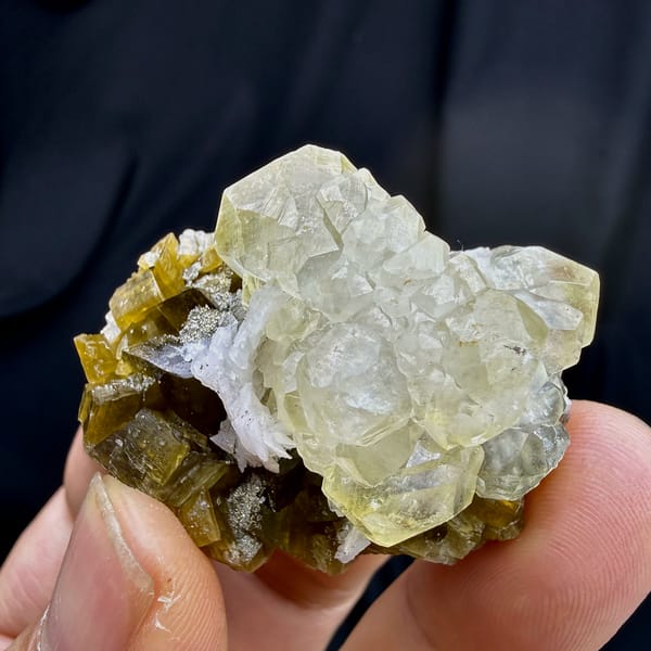 Yellow calcite rosette on brown siderite and dolomite from Guizhou, China, reverse side