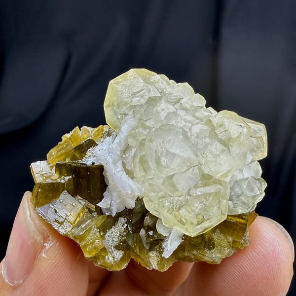 Yellow calcite rosette on brown siderite and dolomite from Guizhou, China, detail of the matrix contact