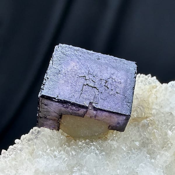 Blue-rimmed purple fluorite cube on white quartz from Inner Mongolia, China, top view