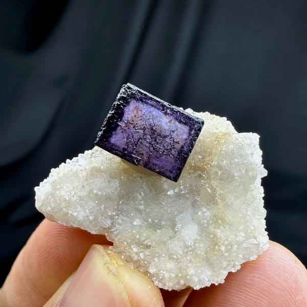 Blue-rimmed purple fluorite cube on white quartz from Inner Mongolia, China, detail of the matrix contact