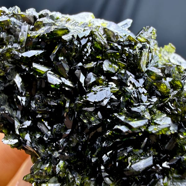 Clear quartz point standing in dark green epidote from Sichuan, China, top view