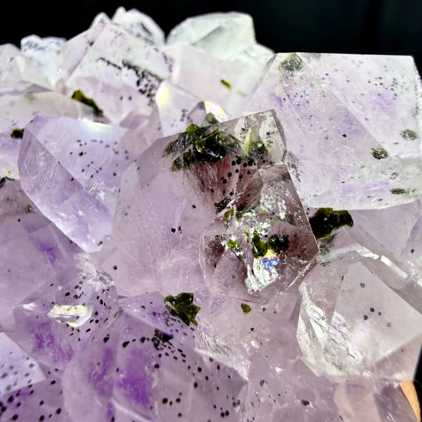 Rosette of pale purple-red garden quartz crystals from Sichuan, China, reverse side