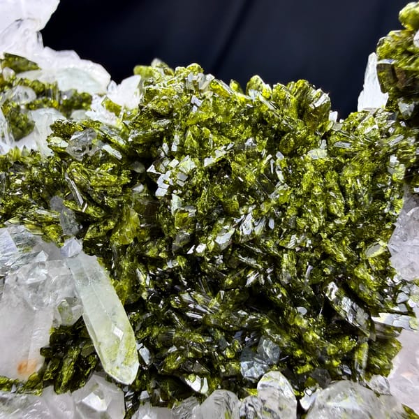Wide clear quartz floater with green epidote carpet from Sichuan, China, reverse side