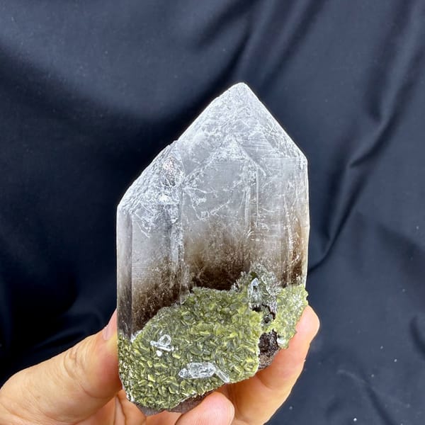 Large gradient quartz crystal with snowflake inclusions and green fluorite from Yunxiao, Fujian, China, reverse side