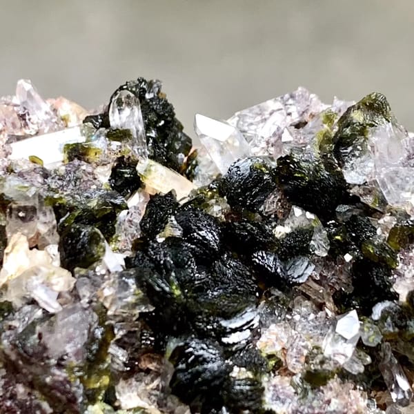 Dark green epidote blades with lilac quartz from Yunnan, China, reverse side