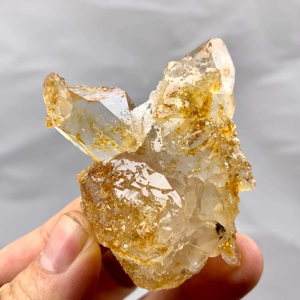 Golden natural citrine quartz floater from Guangdong, China, close-up of the crystal faces