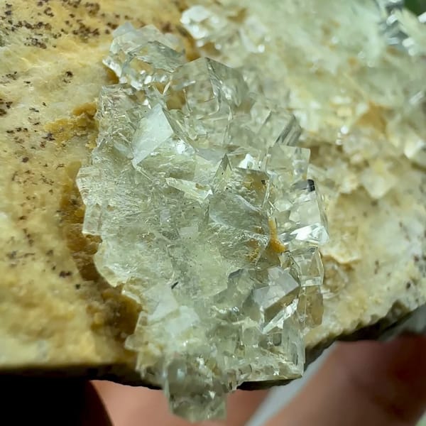 White calcite crystal on glassy green fluorite with pyrolusite from Xianghualing, Hunan, China, reverse side