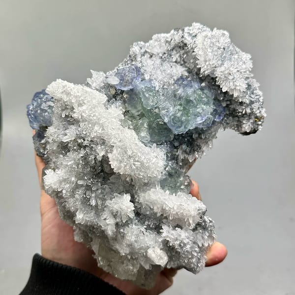 Large quartz druse plate with blue-green fluorite and calcite from Fujian, China, top view