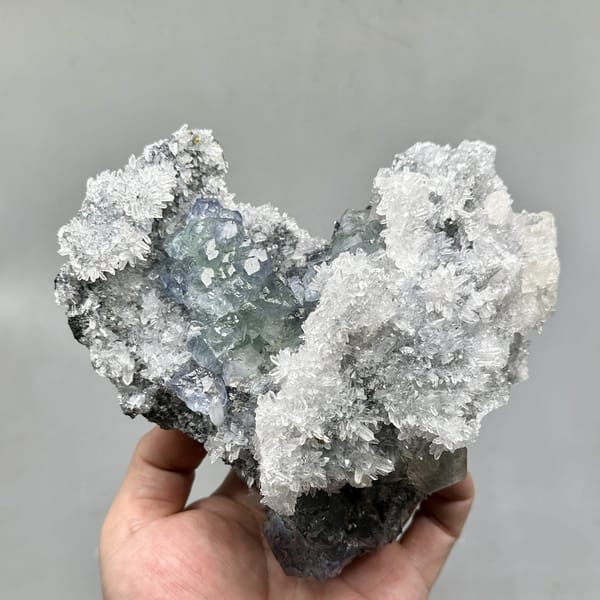 Large quartz druse plate with blue-green fluorite and calcite from Fujian, China, detail of the matrix contact