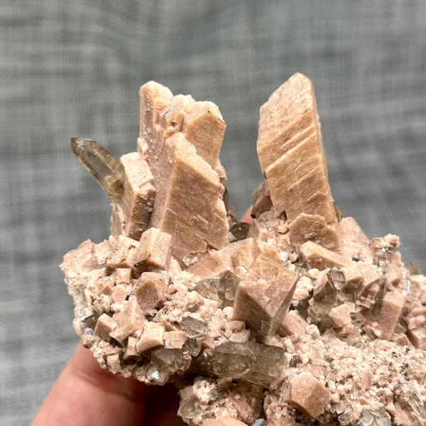 Salmon-pink prismatic feldspar crystals with smoky quartz from Yunxiao, Fujian, China, reverse side