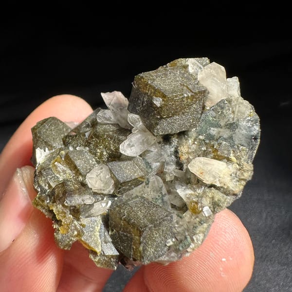 Interpenetrant-twinned garnet crystals with quartz from Inner Mongolia, China, top view