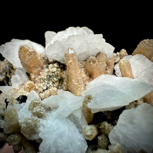 Pale yellow quartz floater with calcite, chalcopyrite and marmatite from Inner Mongolia, China, second angle