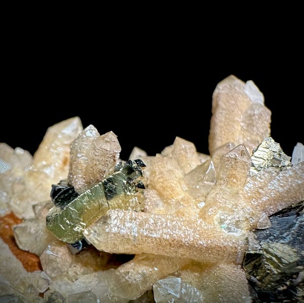 Pale yellow quartz floater with calcite, chalcopyrite and marmatite from Inner Mongolia, China, top view