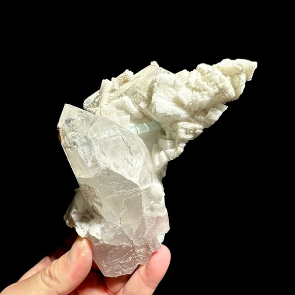 Pale aquamarine prism crossing clear quartz on feldspar from Pakistan, top view