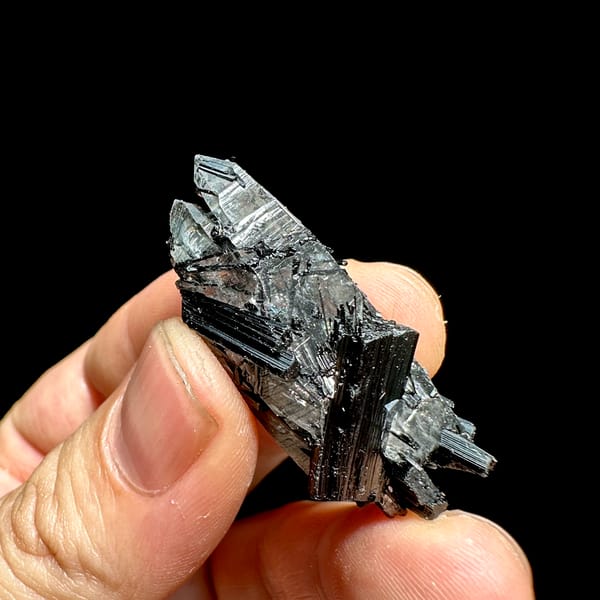 Clear quartz floater enclosing black tourmaline needles from Guangxi, China, second angle