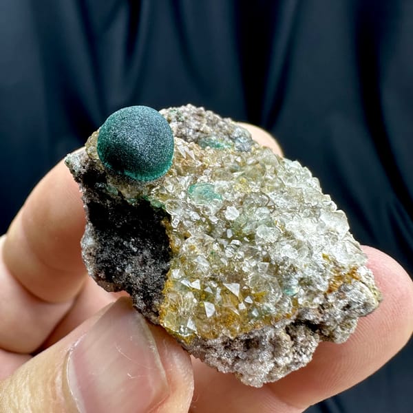 Single velvet-green malachite ball on sugary quartz from DR Congo, reverse side