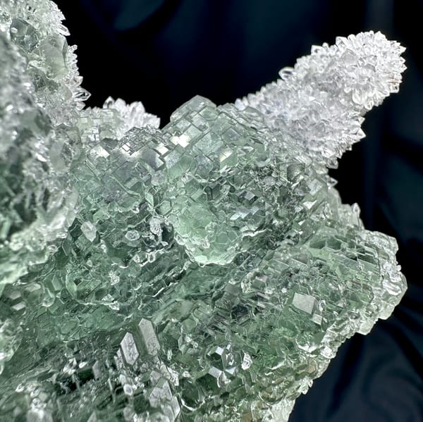 Sugar-green fluorite matrix with quartz from Guangdong, China, top view
