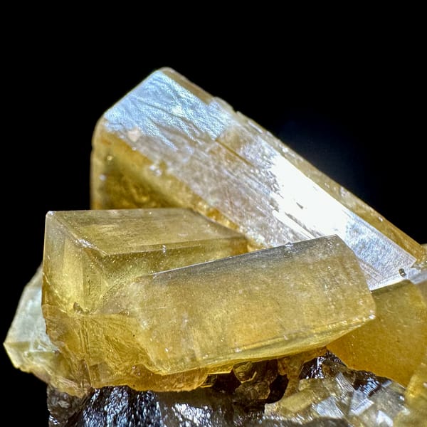 Golden baryte blades on grey base with purple fluorite from Jiangxi, China, close-up of the crystal faces