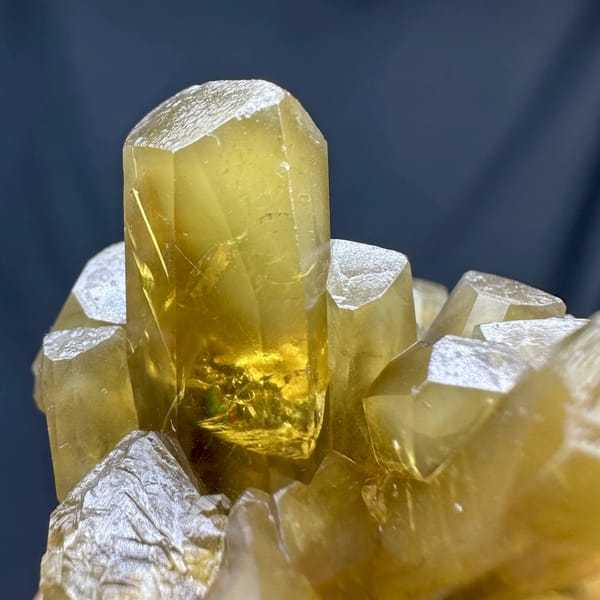 Golden-yellow baryte cluster with rabbit-ear blades from Chongqing, China, close-up of the crystal faces