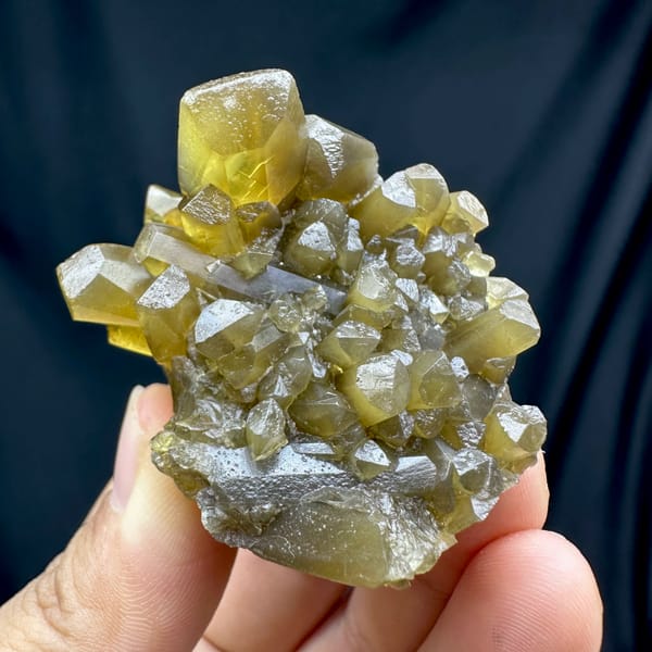 Golden-yellow baryte cluster with rabbit-ear blades from Chongqing, China, top view