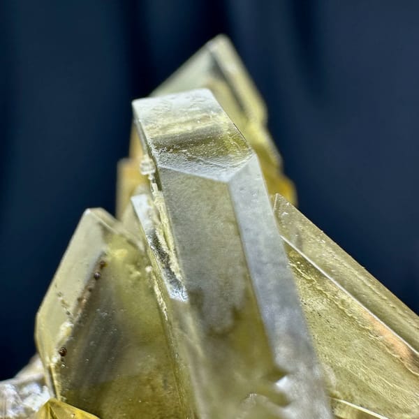 Golden-yellow transparent baryte blades from Yunnan, China, close-up of the crystal faces